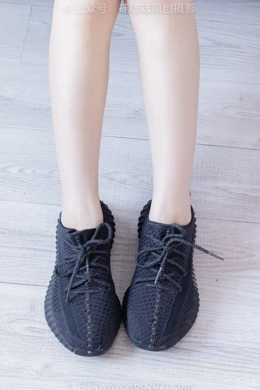 [BoBoSocks袜啵啵] NO.394 甜甜圈-运动鞋、白船袜、裸足、裸足涂抹精油玩鞋子剧情（花絮版） 19